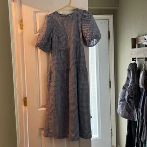 Blue and white Old Navy Dress. Never worn NWOT very cute just not quite my style